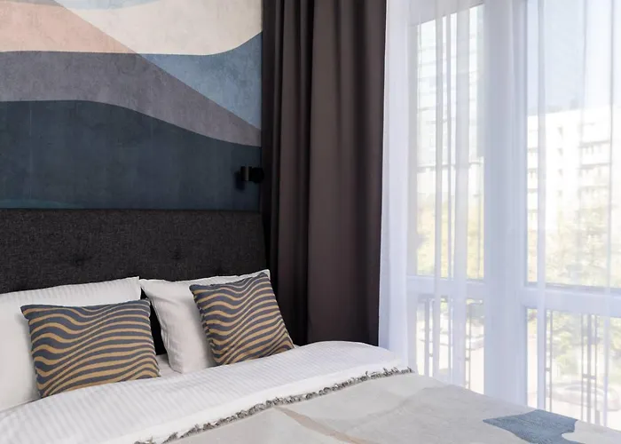 Navy Studio City Center Sienna